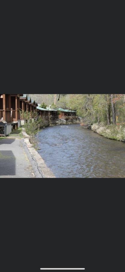 Qualla Cabins And Motel Cherokee Near Casino Whittier ภายนอก รูปภาพ