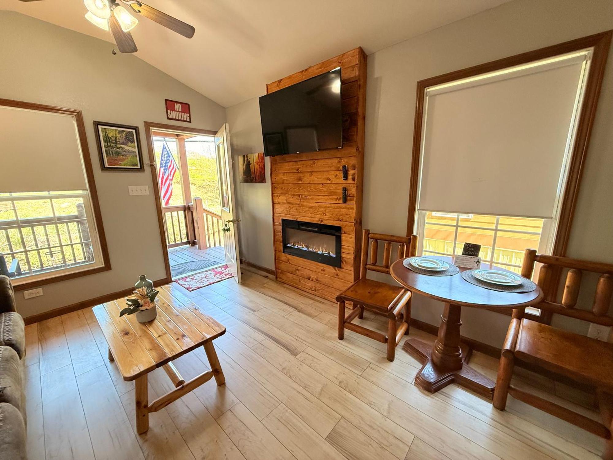 Qualla Cabins And Motel Cherokee Near Casino Whittier ภายนอก รูปภาพ