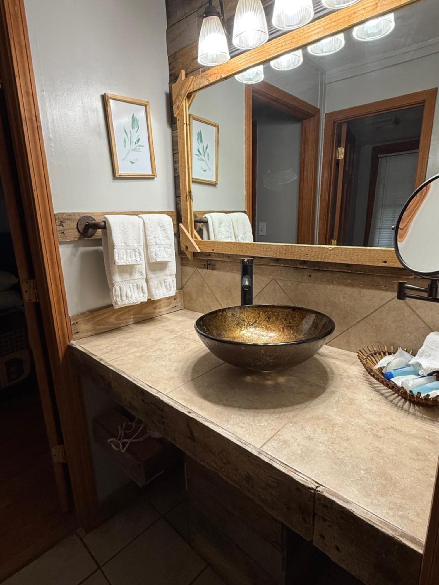 Qualla Cabins And Motel Cherokee Near Casino Whittier ภายนอก รูปภาพ