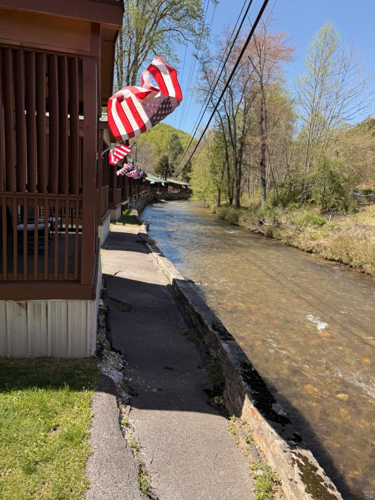 Qualla Cabins And Motel Cherokee Near Casino Whittier ภายนอก รูปภาพ
