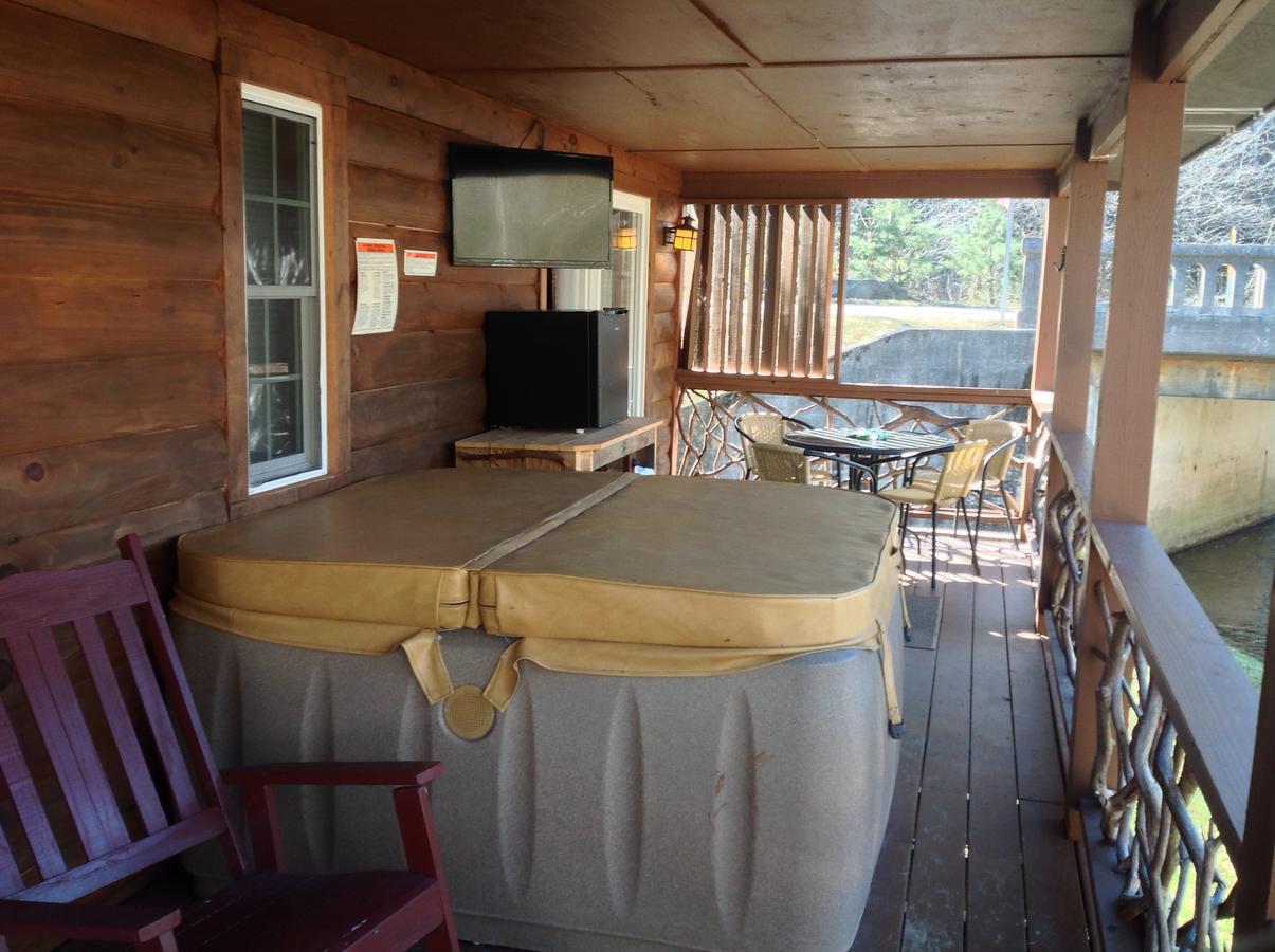 Qualla Cabins And Motel Cherokee Near Casino Whittier ภายนอก รูปภาพ