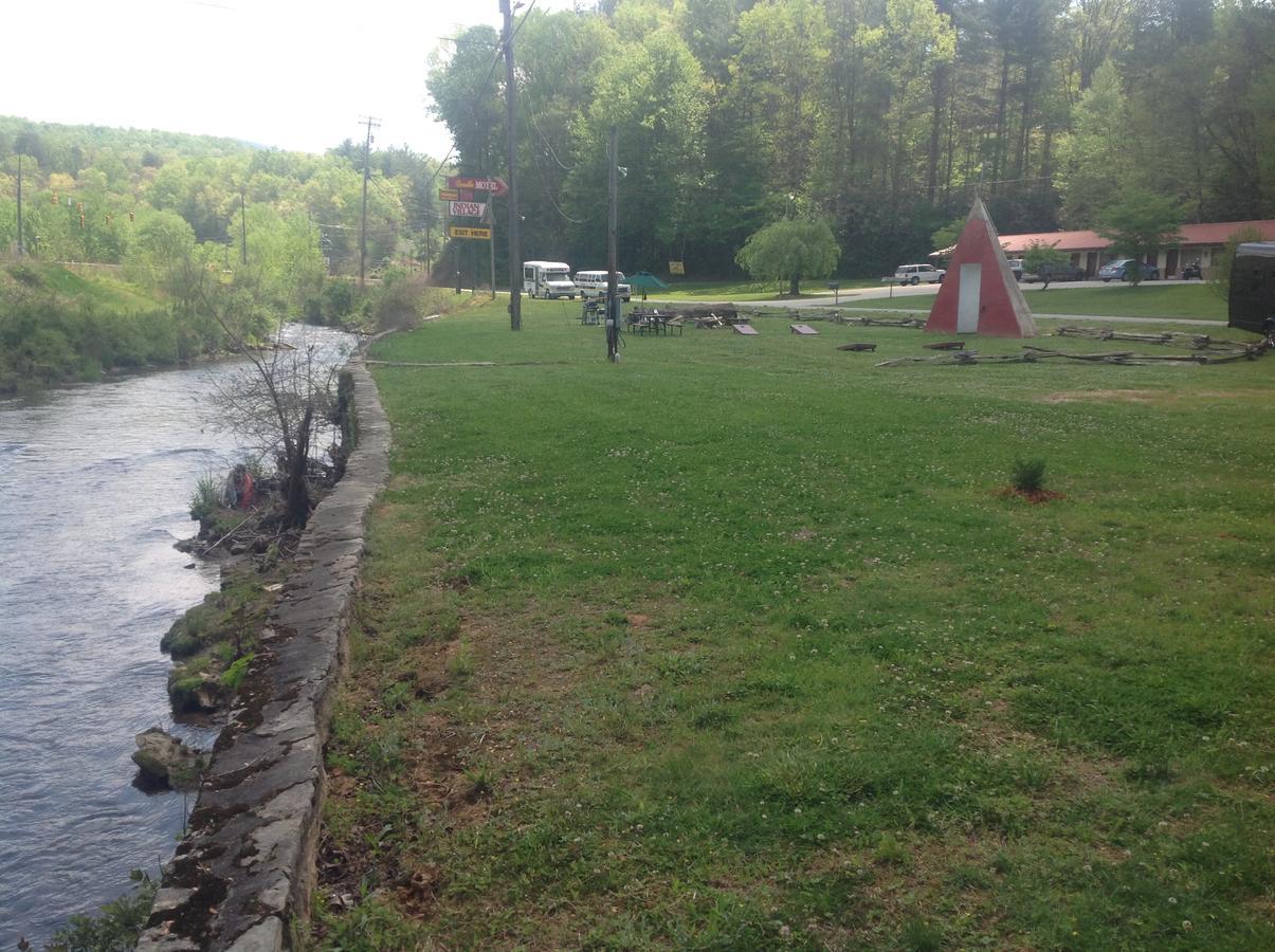 Qualla Cabins And Motel Cherokee Near Casino Whittier ภายนอก รูปภาพ
