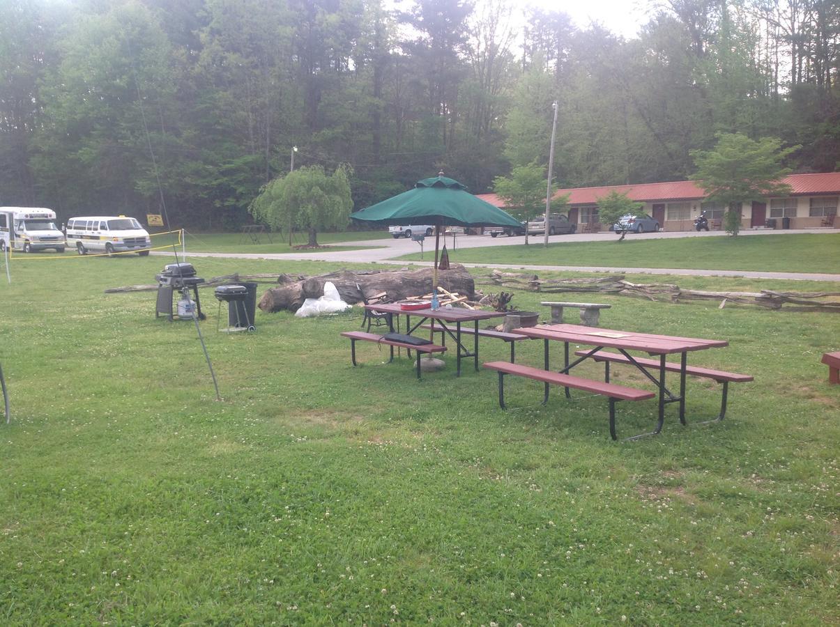 Qualla Cabins And Motel Cherokee Near Casino Whittier ภายนอก รูปภาพ