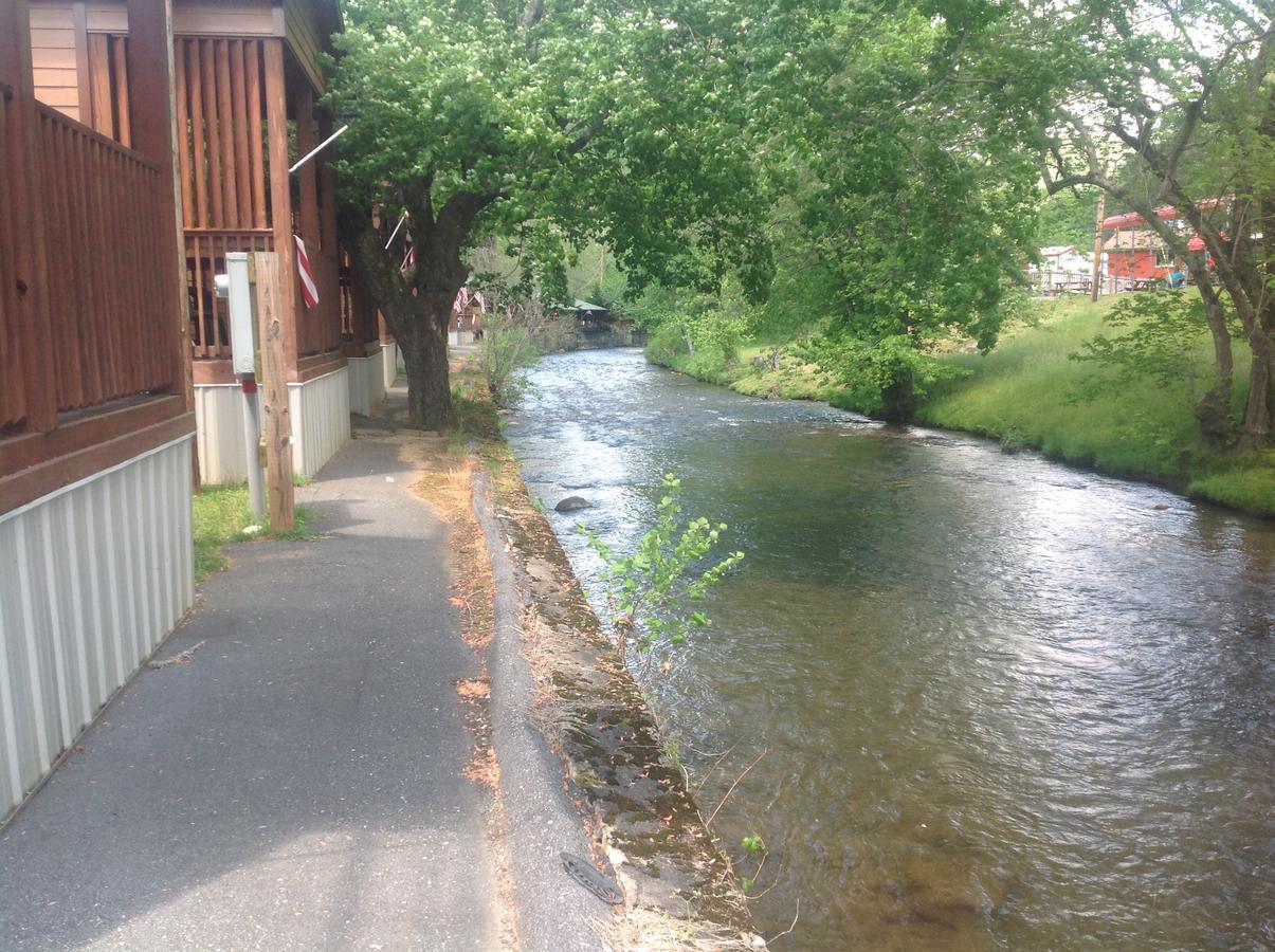 Qualla Cabins And Motel Cherokee Near Casino Whittier ภายนอก รูปภาพ