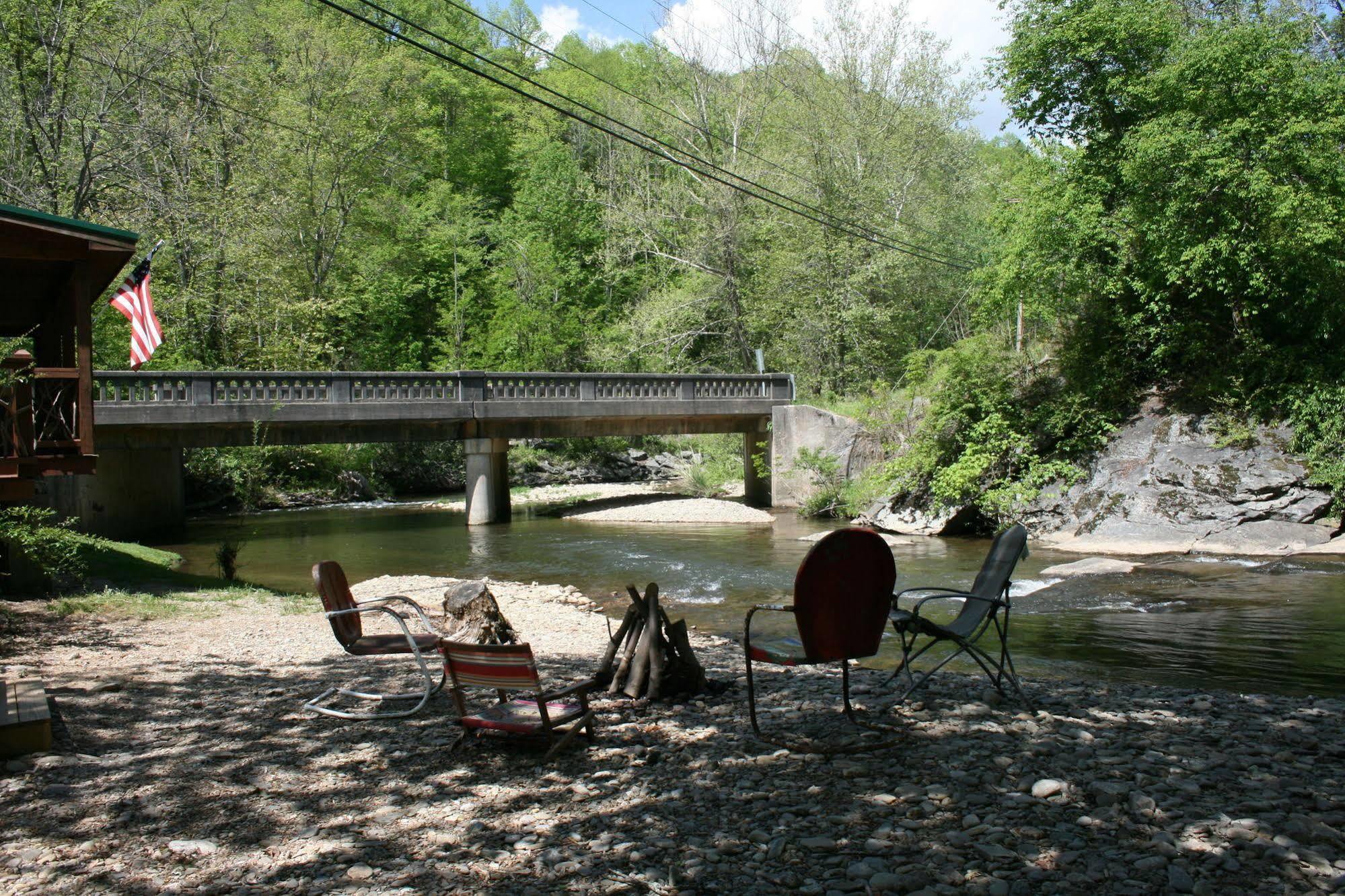 Qualla Cabins And Motel Cherokee Near Casino Whittier ภายนอก รูปภาพ